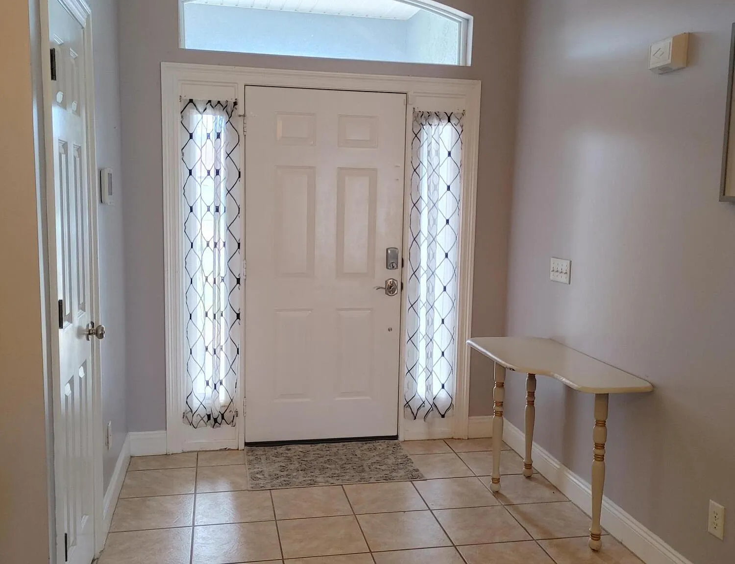 5 bed, 2043 sqft, $2,200 — Photo 3