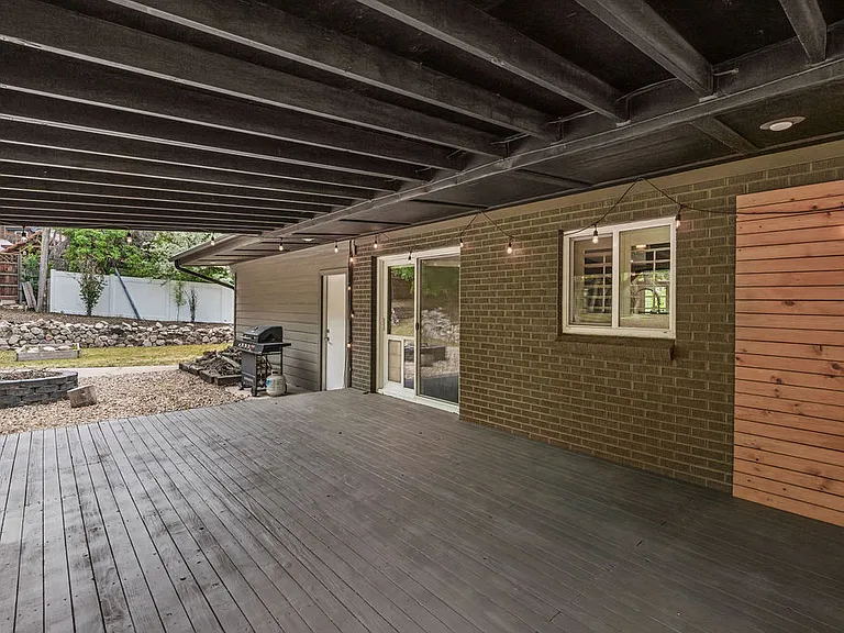 3395 E Larchmont Dr — Photo 6