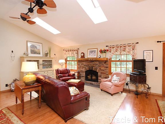 5th image of 17281 Country Ln