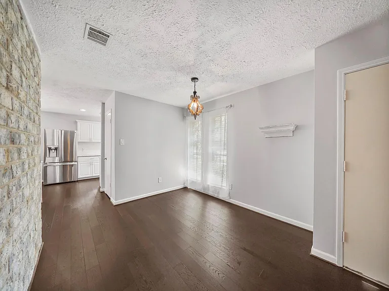 21106 Park Villa Dr — Photo 2