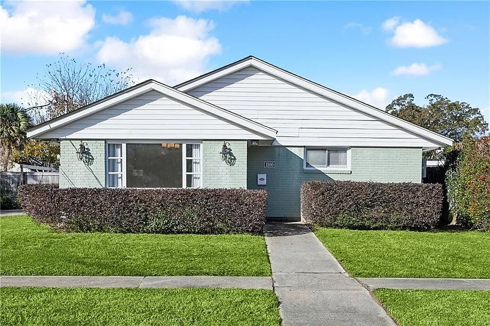 1100 Brockenbraugh Ct — Photo 2