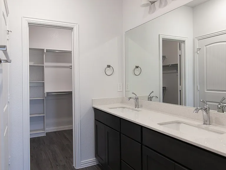 211 Jardim Ln — Photo 7