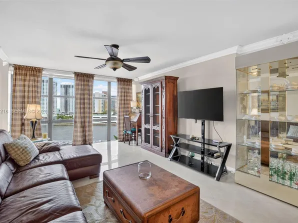 1000 Parkview Dr APT 806, Hallandale Beach, FL 33009