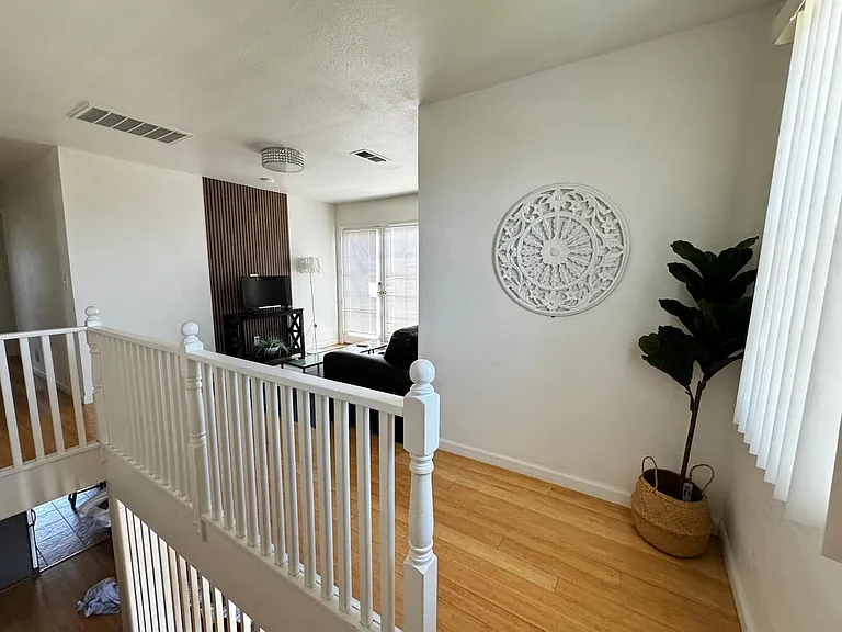 1724 Luxton St — Photo 32