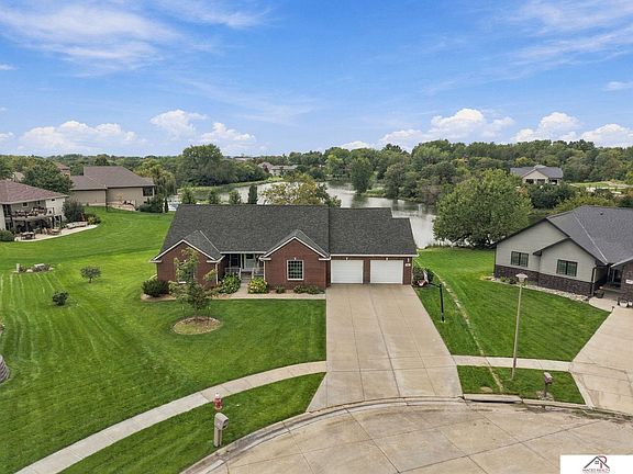 2nd image of 805 Fairway Ct