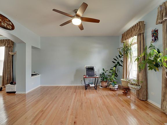 3rd image of 1491 Della Dr