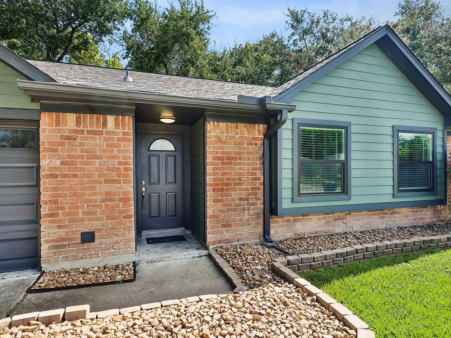 3 bed, 2.0 bath, 1242 sqft, $1,900 — Photo 4