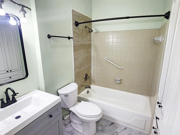 2067 Hazel Hedge Ln — Photo 18