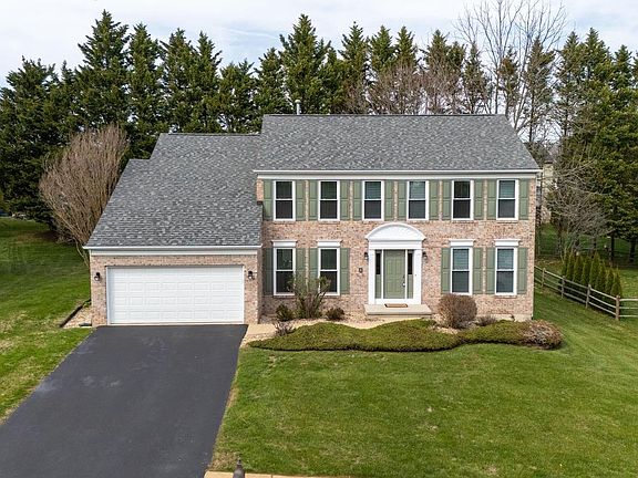2nd image of 33 Hummingbird Ln