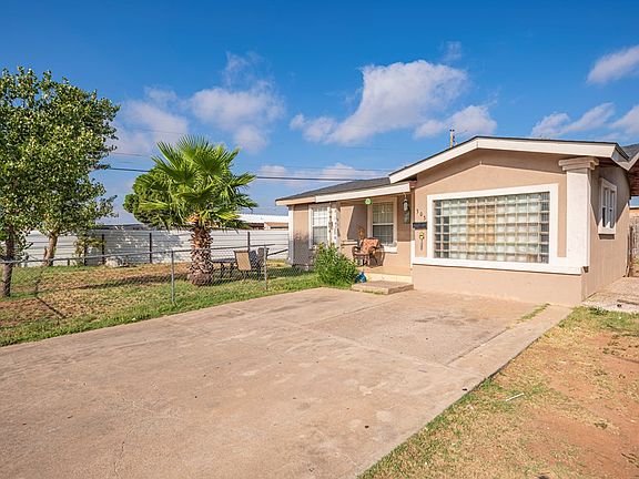 3rd image of 303 McKnight Dr
