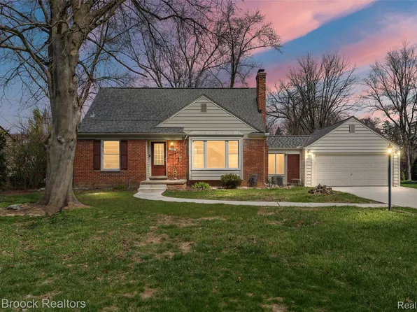 2307 Bedford Rd, Bloomfield Hills, MI 48302