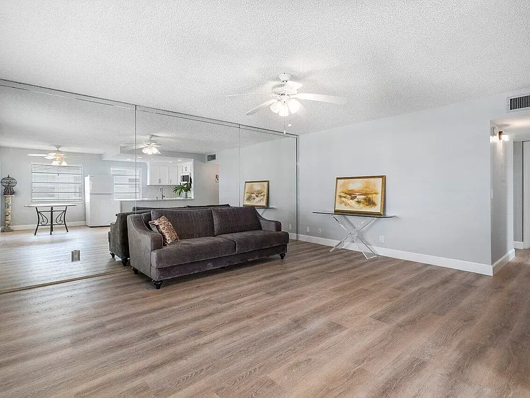 283 Normandy Ln #F — Photo 11