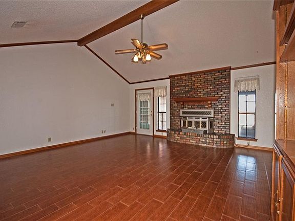 4th image of 147 S Meadowbrook Dr
