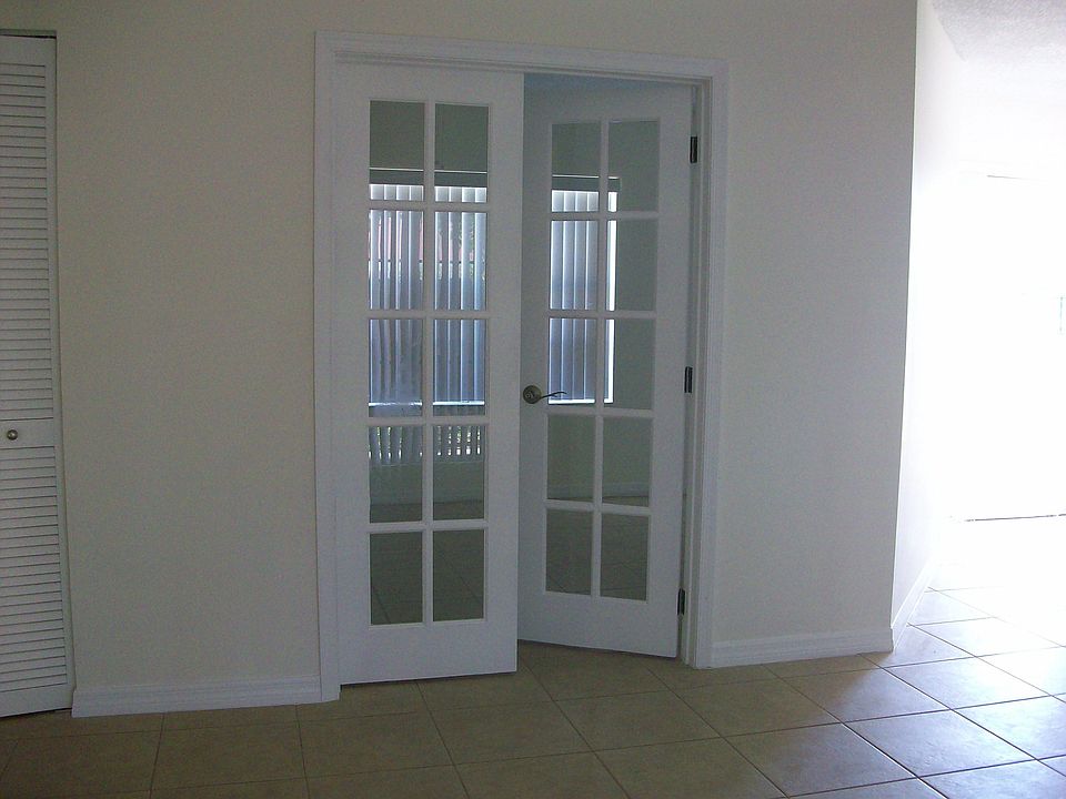 1st image of 21210 NE 9th Pl APT 2