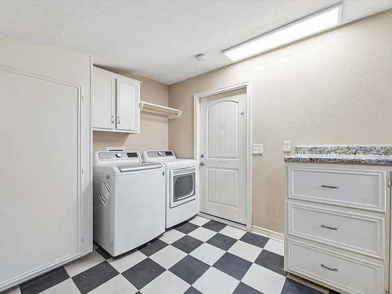 3711 Manor Ln — Photo 19