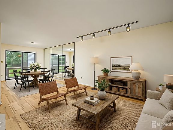 3rd image of 1004 Timber Oaks Rd #4