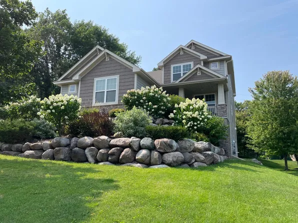 2388 Highover Trl, Chanhassen, MN 55317