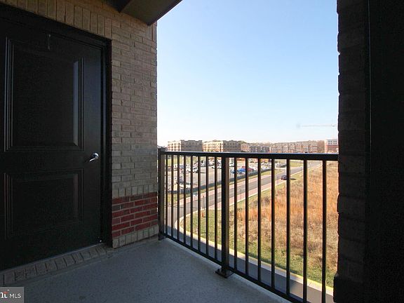 2nd image of 2903 Bleeker St #5-403