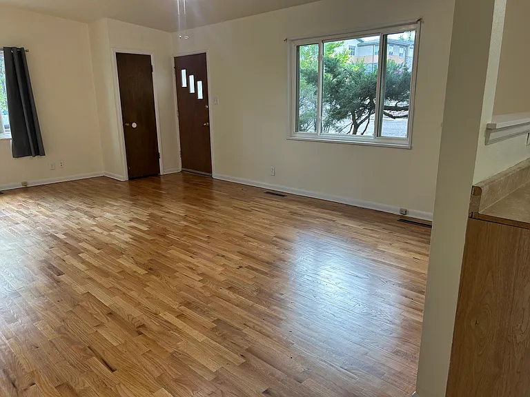 819 E Hills Rd — Photo 4