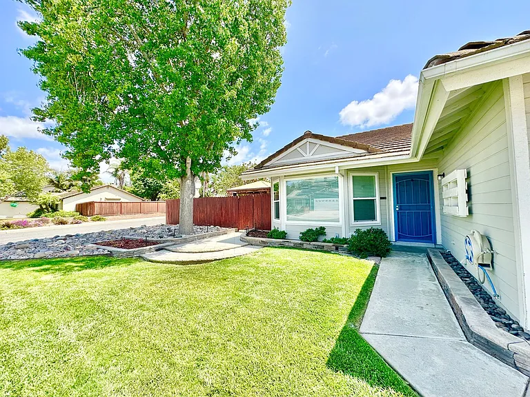 1415 Henshaw Rd — Photo 2