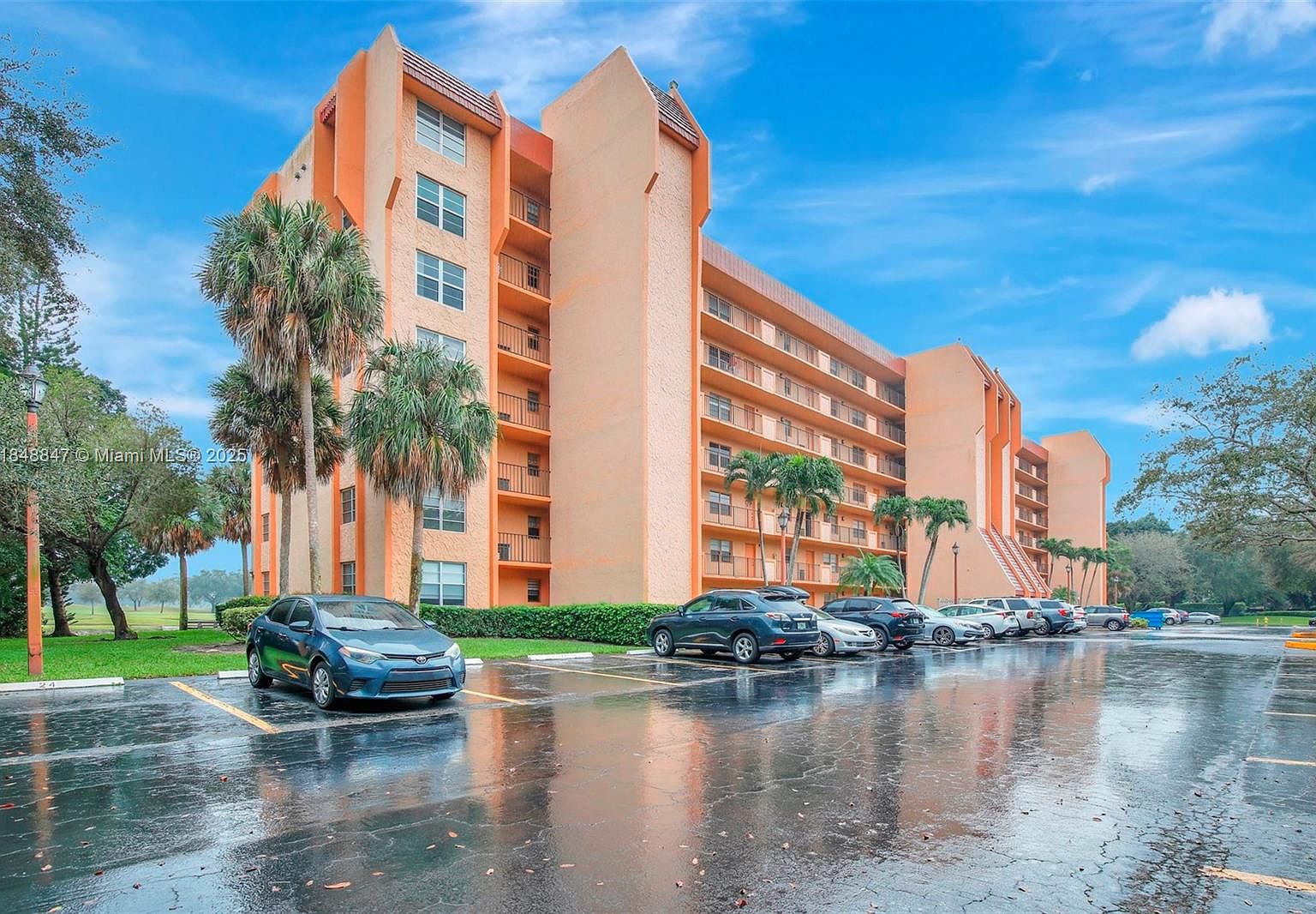 3001 W Rolling Hills Cir APT 601