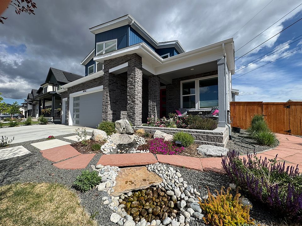 Exterior--Professional Landscaping