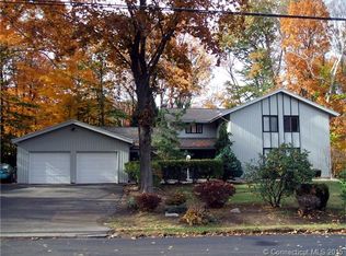 39 Cliffmount Dr, Bloomfield, CT 06002
