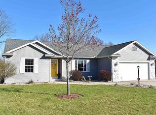 971 Oak Hill Ct, Middlebury, IN 46540