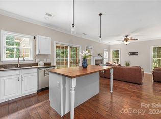 105 Foxtail Dr, Mooresville, NC 28117