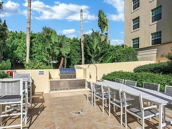 3rd image of 610 Clematis St #550