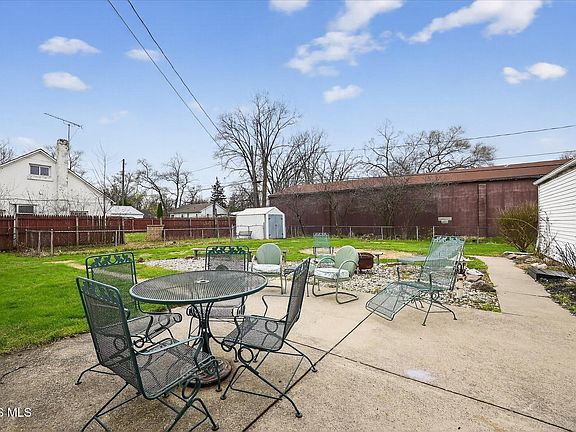 4th image of 536 Foredale Ave
