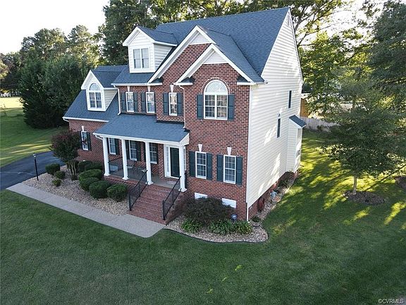 5th image of 1001 Staples Trace Ct