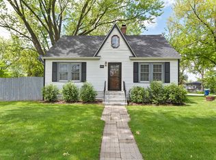 990 Magnolia Ave, Gurnee, IL 60031