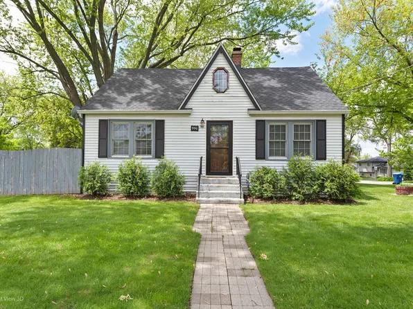 990 Magnolia Ave, Gurnee, IL 60031