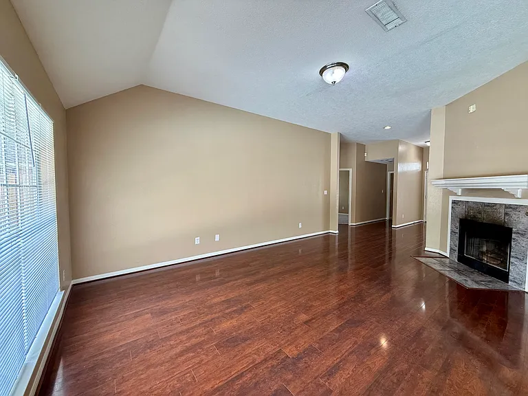 2160 Wildflower Dr — Photo 3