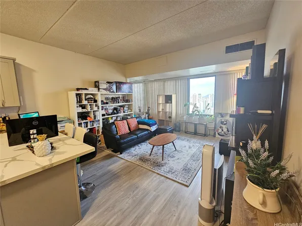411 Hobron Ln APT 3907, Honolulu, HI 96815