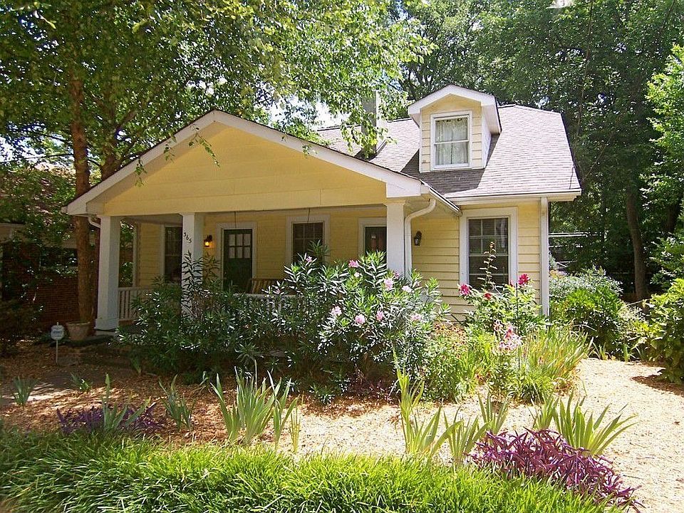 Charming bungalow centrally located to walk to all your Candler Park favorites