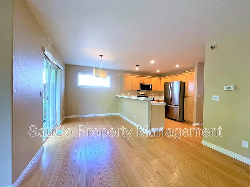 3 bed, 2.5 bath, 1653 sqft, $2,795 — Photo 4