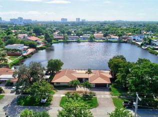 2360 NE 199th St, Miami, FL 33180