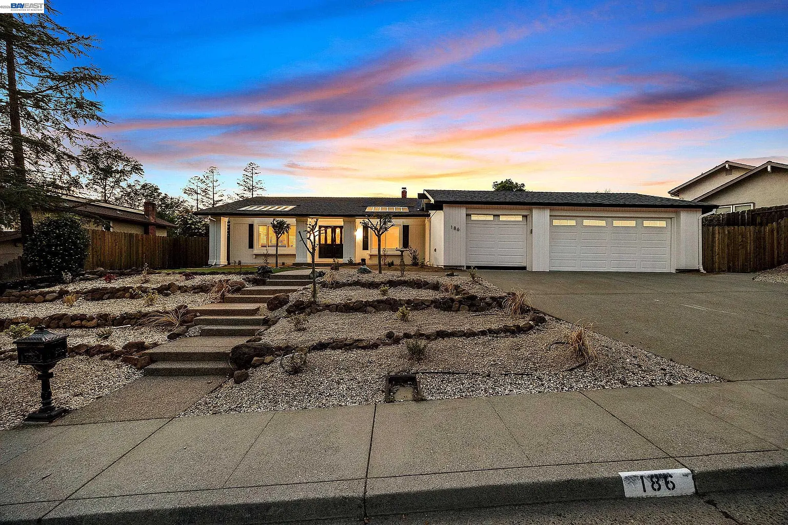 186 Mount Wilson Way photo 1