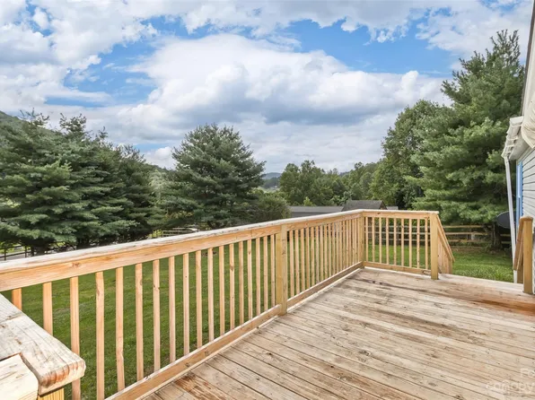 36 S Creek Dr, Leicester, NC 28748