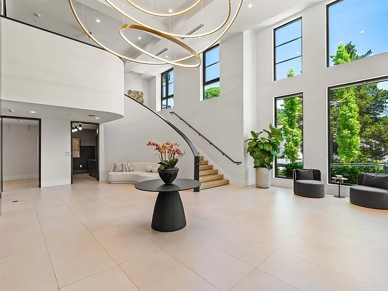 100 Linden St #203 — Photo 38