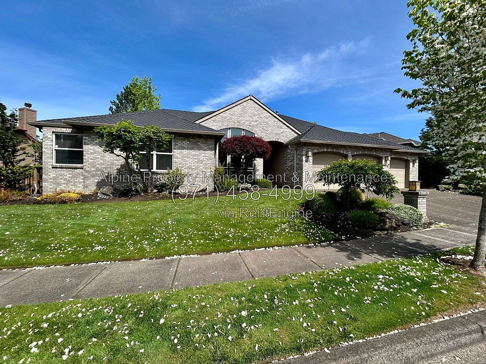 1st image of 820 NW Pebble Beach Way