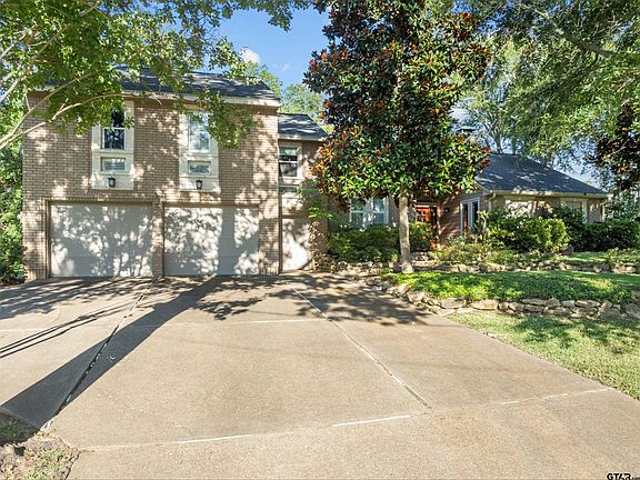 3rd image of 103 Williamsburg Ln