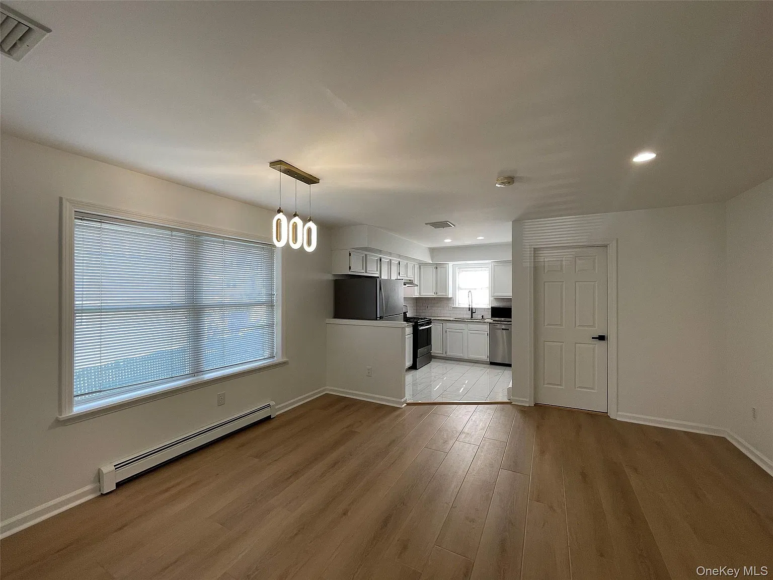 3 bed, 3.0 bath, 1600 sqft, $5,250 — Photo 4