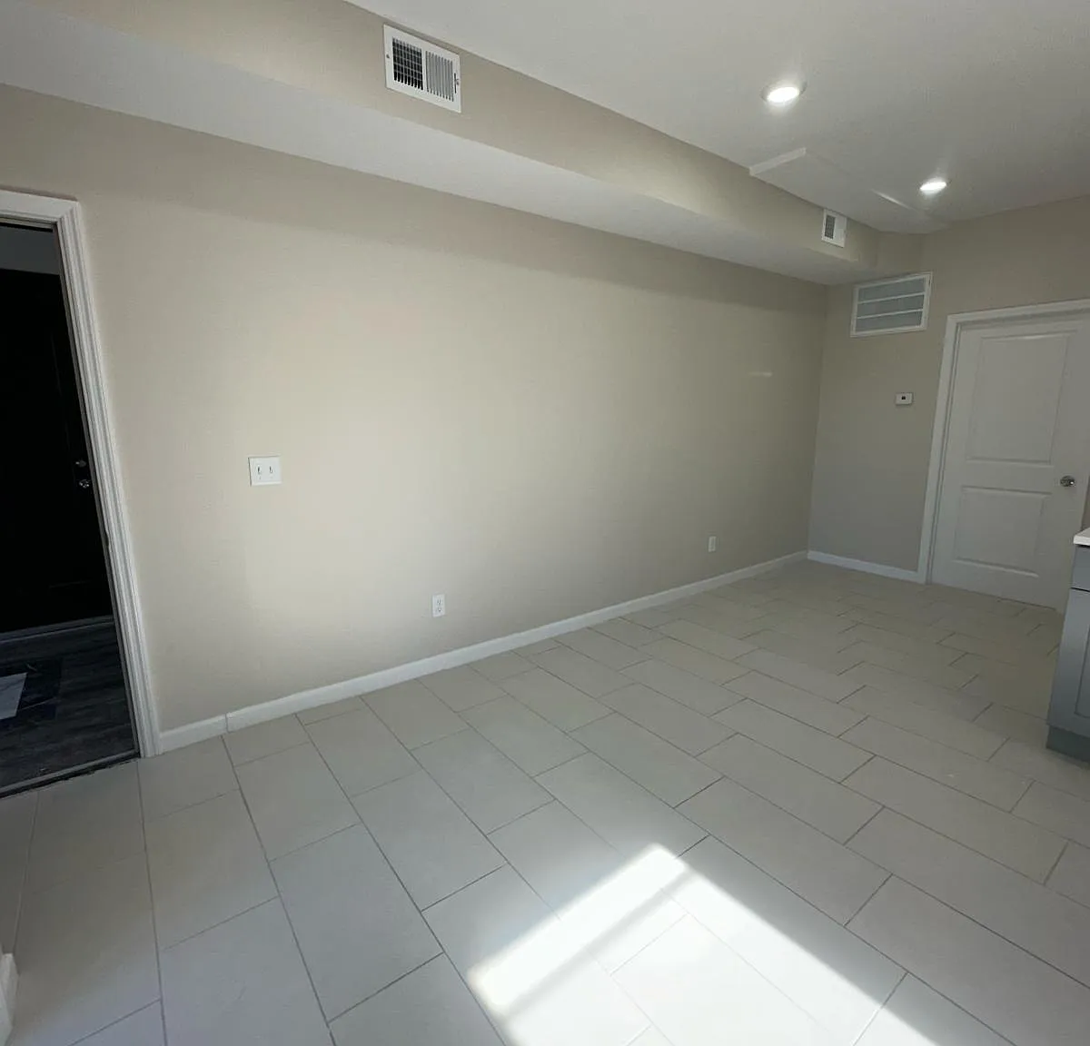2 bed, 800 sqft, $1,799 — Photo 4