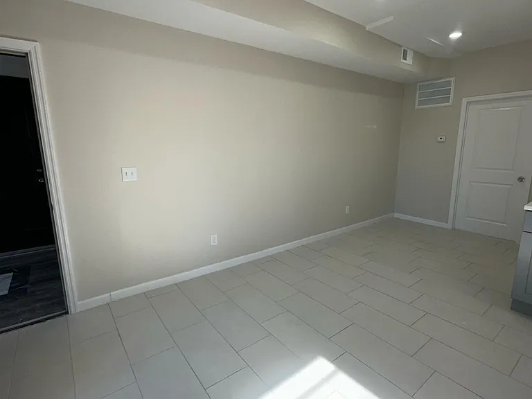 26 Elizabeth Ave #2C — Photo 4