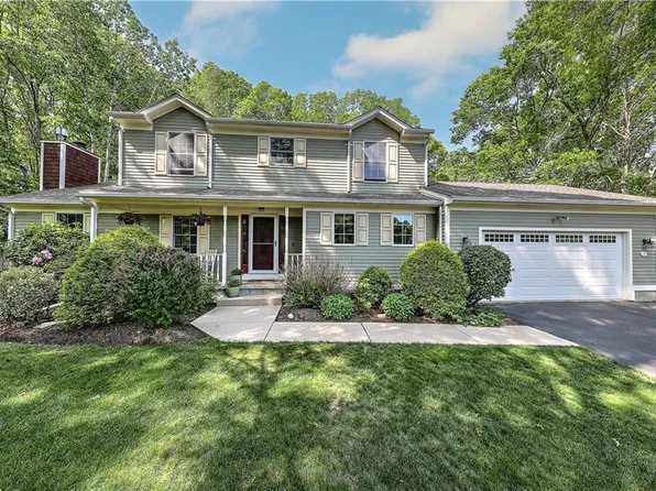 61 Morgan Ct, North Kingstown, RI 02852