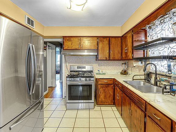 5th image of 2632 N Merrimac Ave