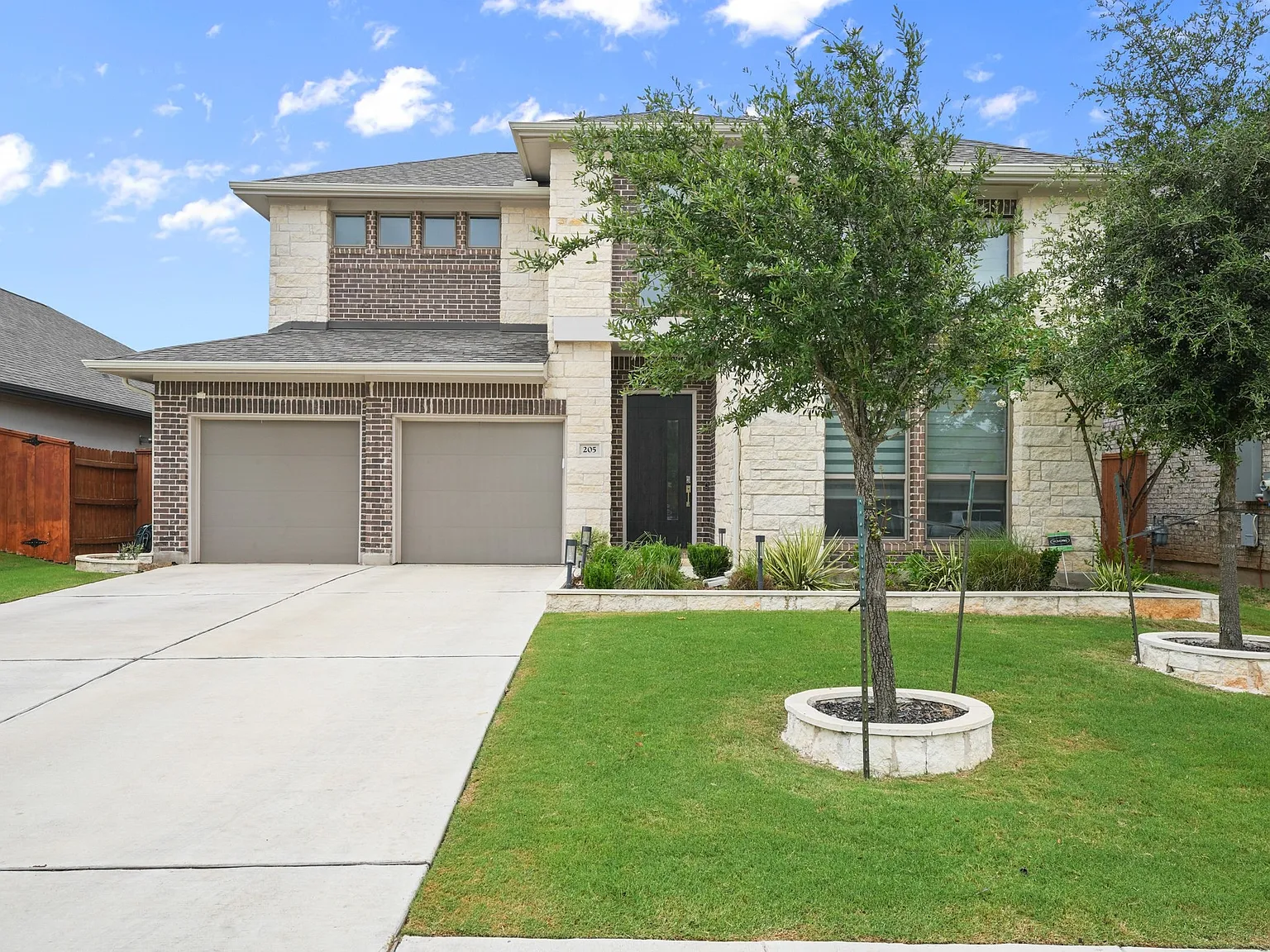 4 bed, 2638 sqft, $2,850 — Photo 2